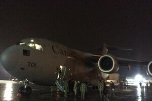 Самолет сопровождал посол Украины в Канаде Вадим Пристайко