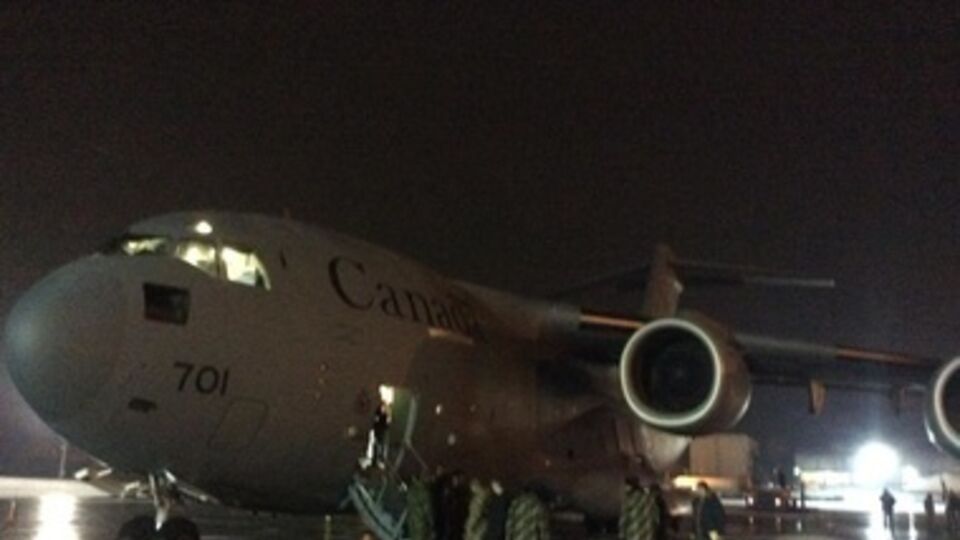 Самолет сопровождал посол Украины в Канаде Вадим Пристайко