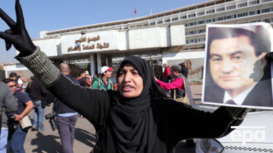 Сторонники Мубарака радуются решению суда