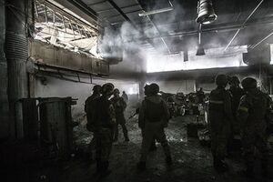 Военные продолжают удерживать аэропорт