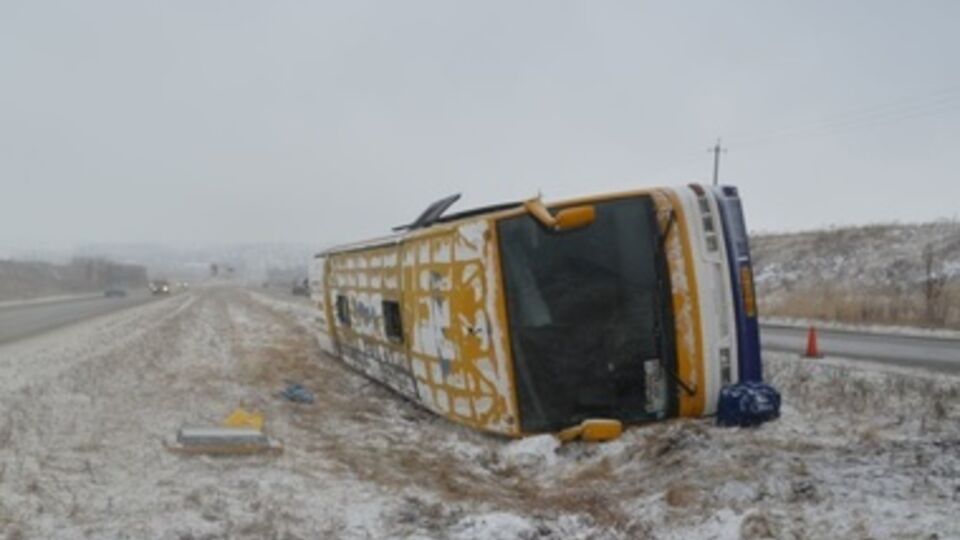 В автобусе находились 52 человека