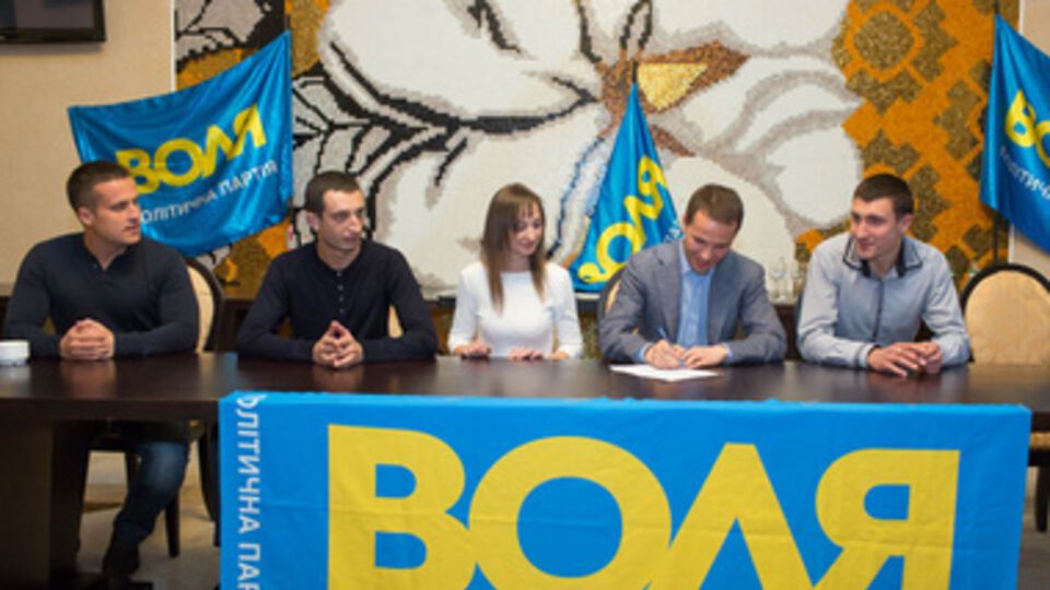 Соболев считает виновником раскола нардепа Юрия Деревянко (второй справа)