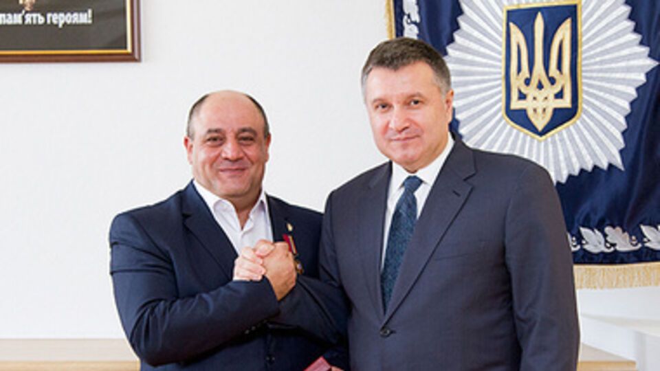 Медик-герой получил государственную награду