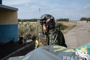 Украинские военные наблюдают за тем, как боевики уничтожают друг друга