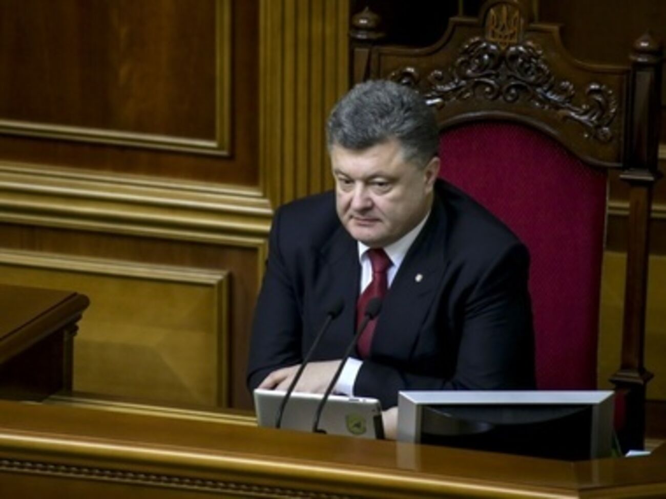 Жители захваченных боевиками территорий все чаще выходят на акции протеста, заявил Порошенко