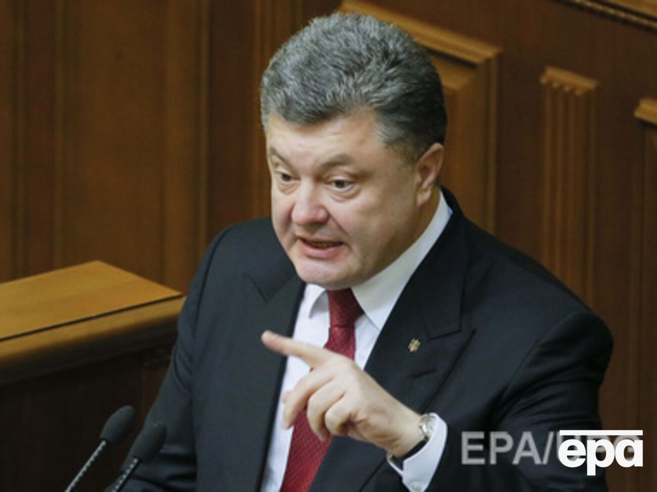 Порошенко заявил, что выступает за политическое решение кризиса на Донбассе