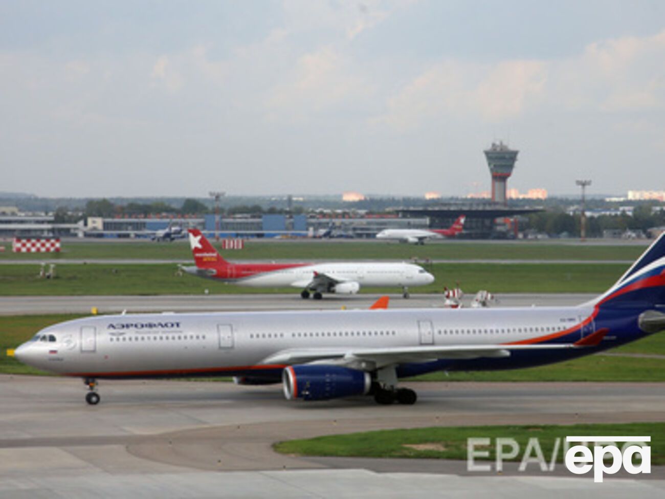 Самолет полетел в Россию с кричалкой про Путина