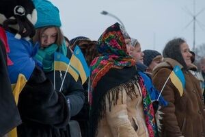 На вече пришло около 500 человек