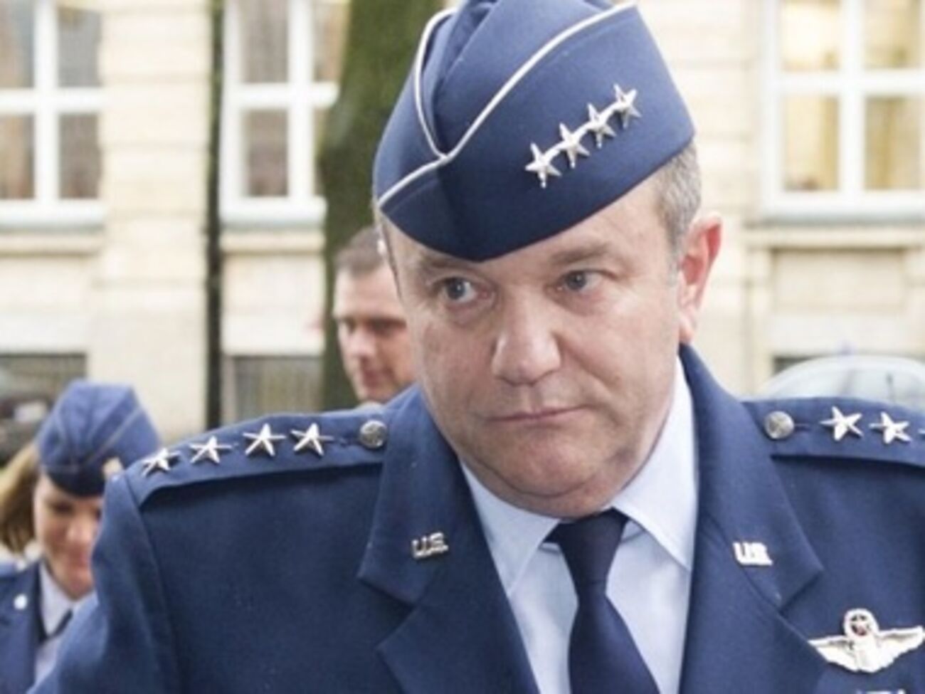 Бридлав просит больше войск и вооружения