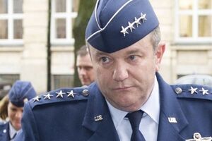 Бридлав просит больше войск и вооружения