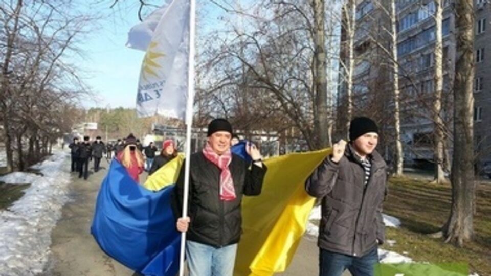 Большинство участников "Русского марша" не стали принимать участие в шествии, увидев украинский флаг