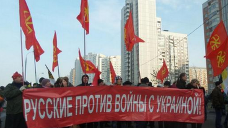 В Москве прошло три "Русских марша": сторонники Путина и дружбы с Украиной разделились. Фоторепортаж