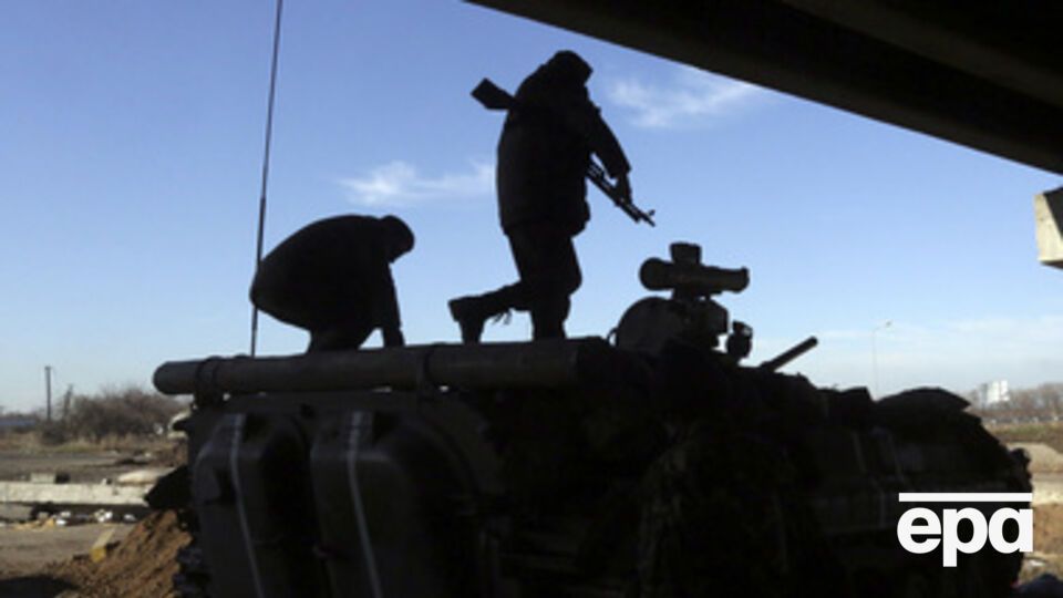 Донецкий аэропорт продолжают регулярно обстреливать