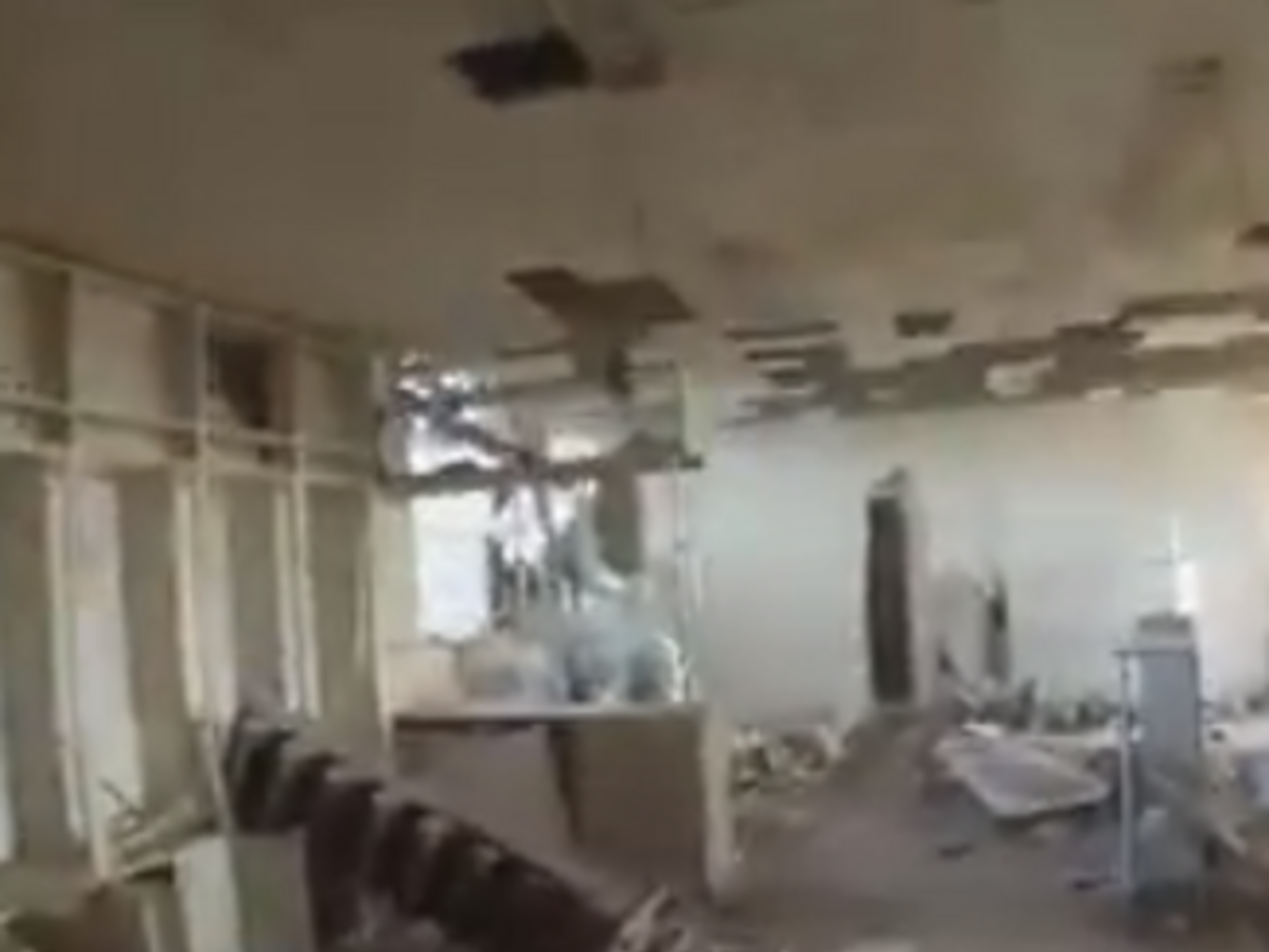 На видео снят момент реального танкового боя в аэропорту