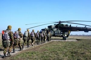 Курсанты готовятся к первому прыжку