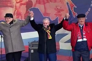 Немцов: Кремлевские шестерки дружно призвали Путина признать Новороссию