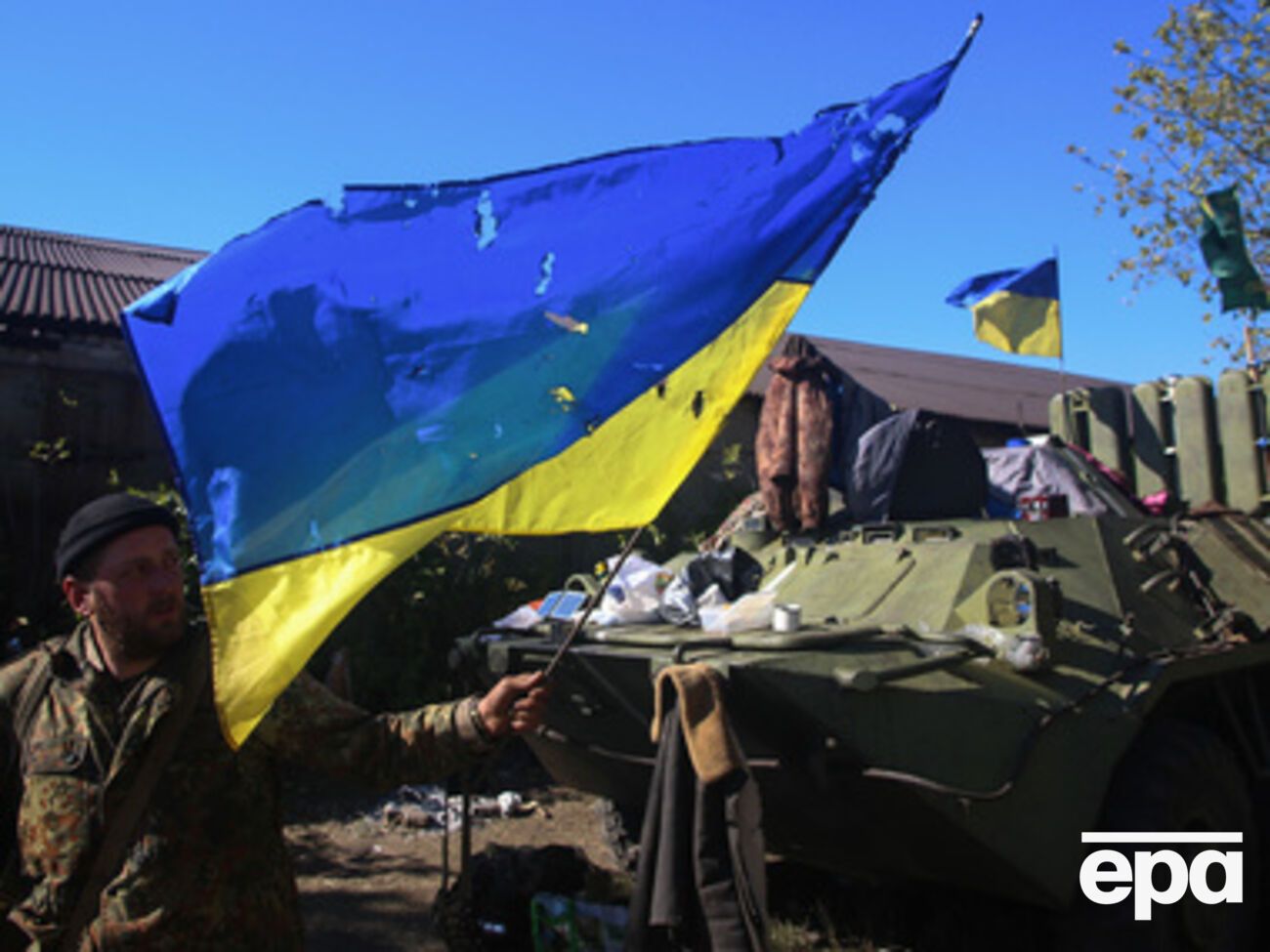 Ранее Порошенко инициировал отмену законов о спецрежиме местного самоуправления на Донбассе