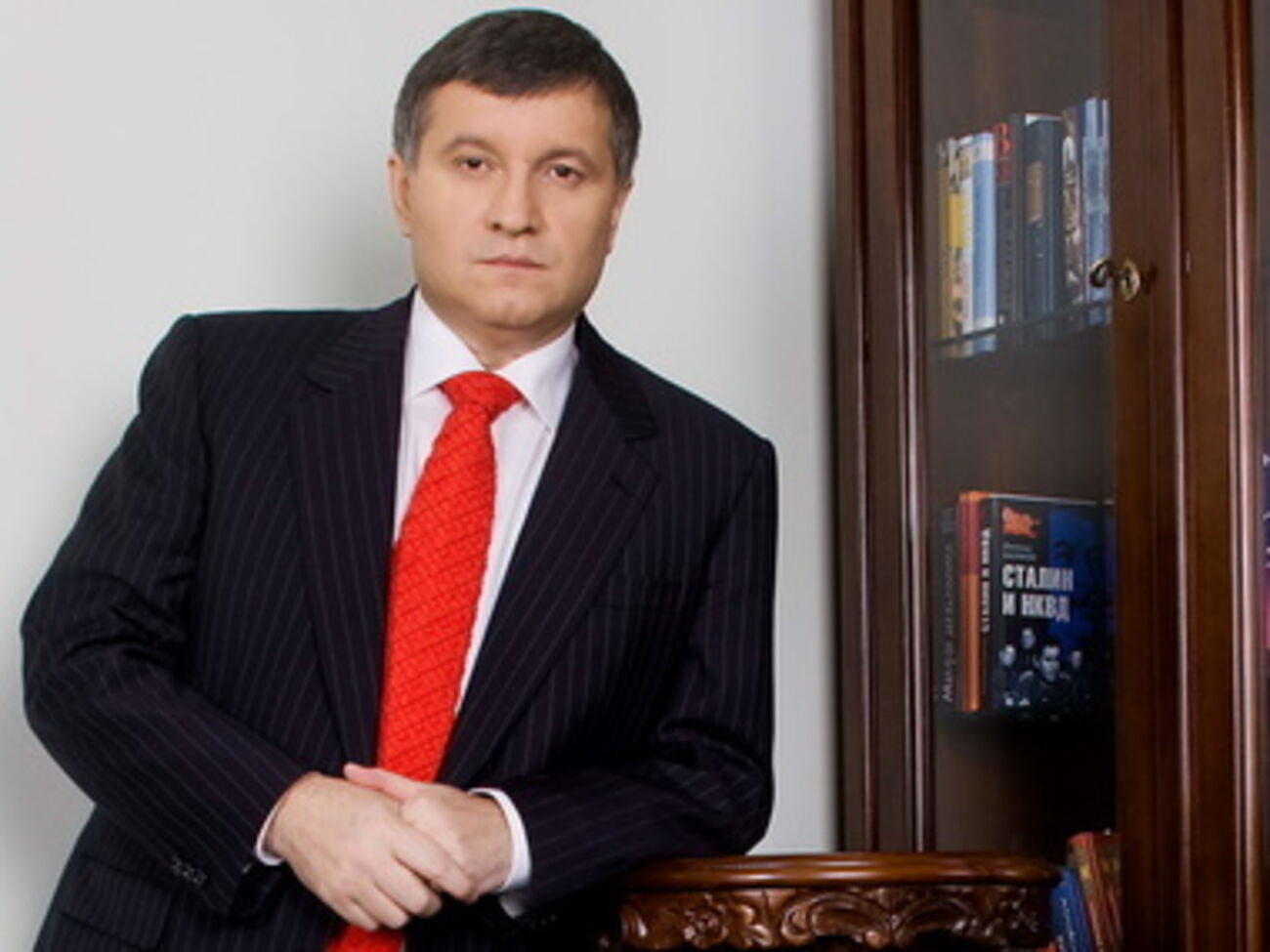 Арсен Аваков:&nbsp;Чтобы соответствовать званию члена хунты, я почитываю по ночам Ницше