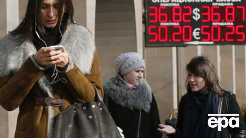 Рубль и нефть продолжают обесцениваться