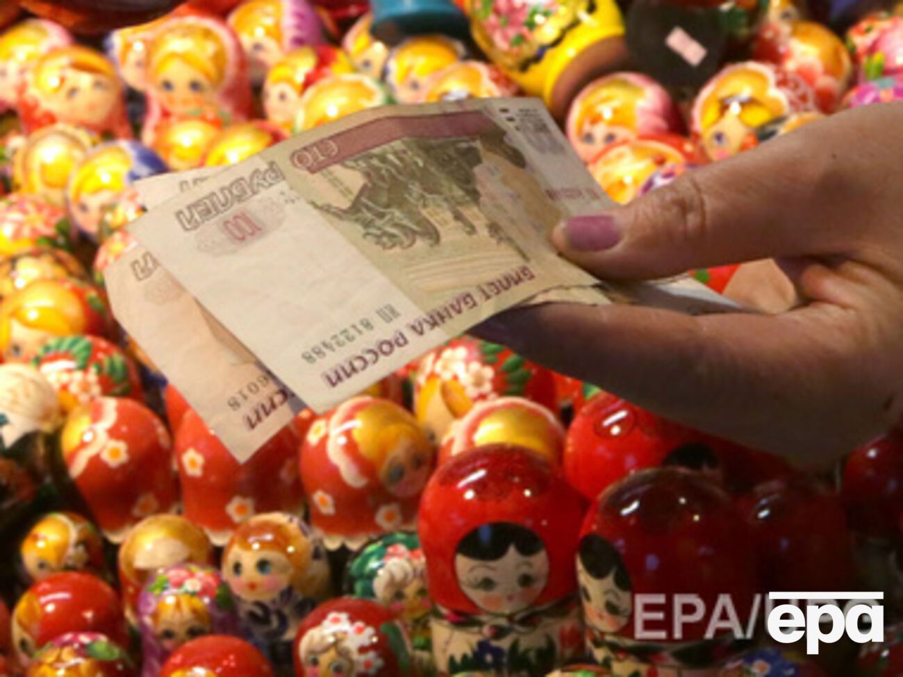 Российский рубль продолжает падать