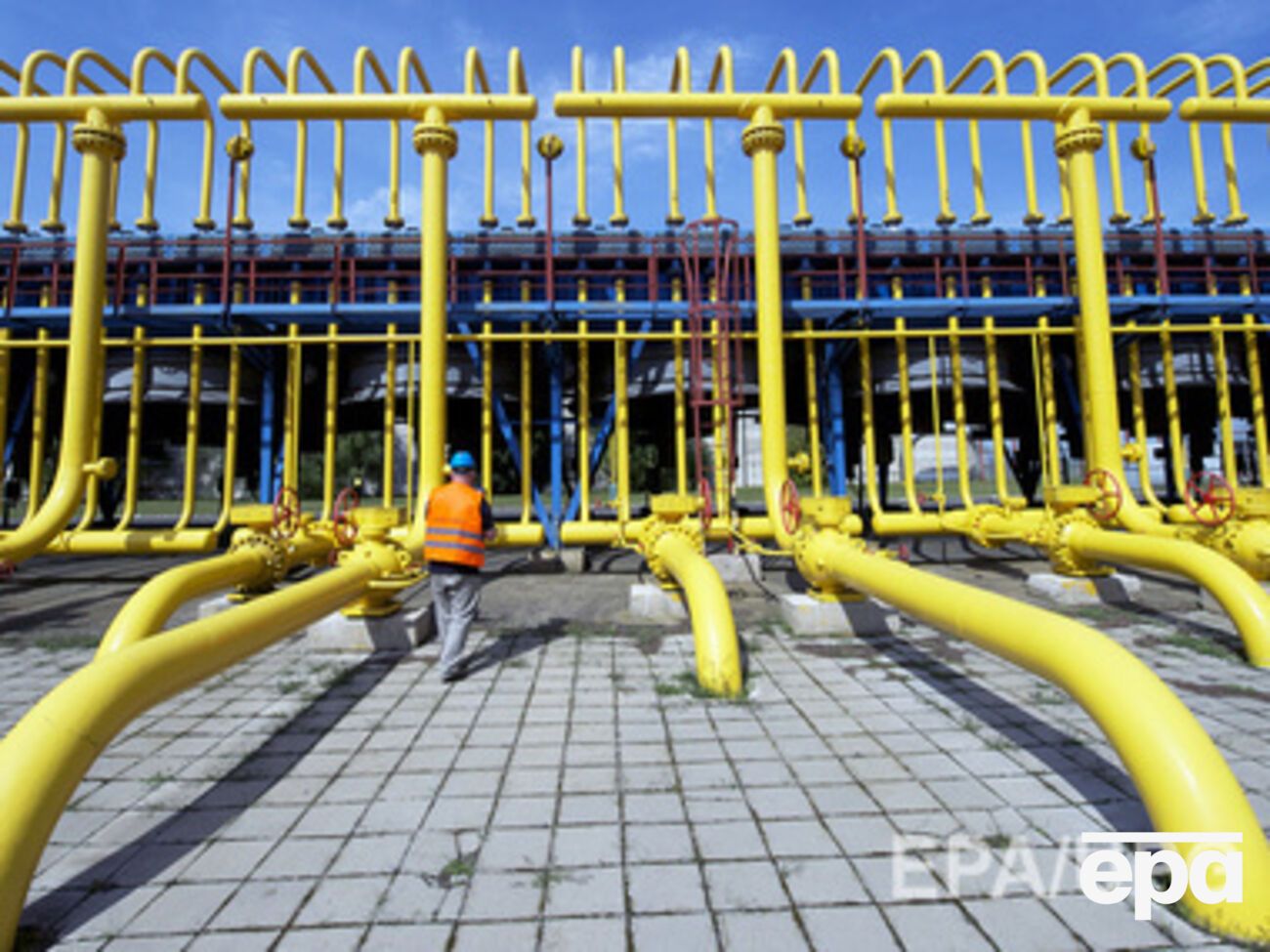 Украина намерена купить 1 млрд куб газа у России в 2014 году и 3 млрд куб --- в январе-марте 2015 года