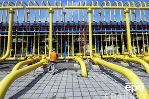Украина намерена купить 1 млрд куб газа у России в 2014 году и 3 млрд куб --- в январе-марте 2015 года