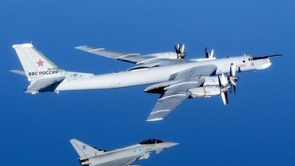 На перехват российских бомбардировщиков отправили британские самолеты