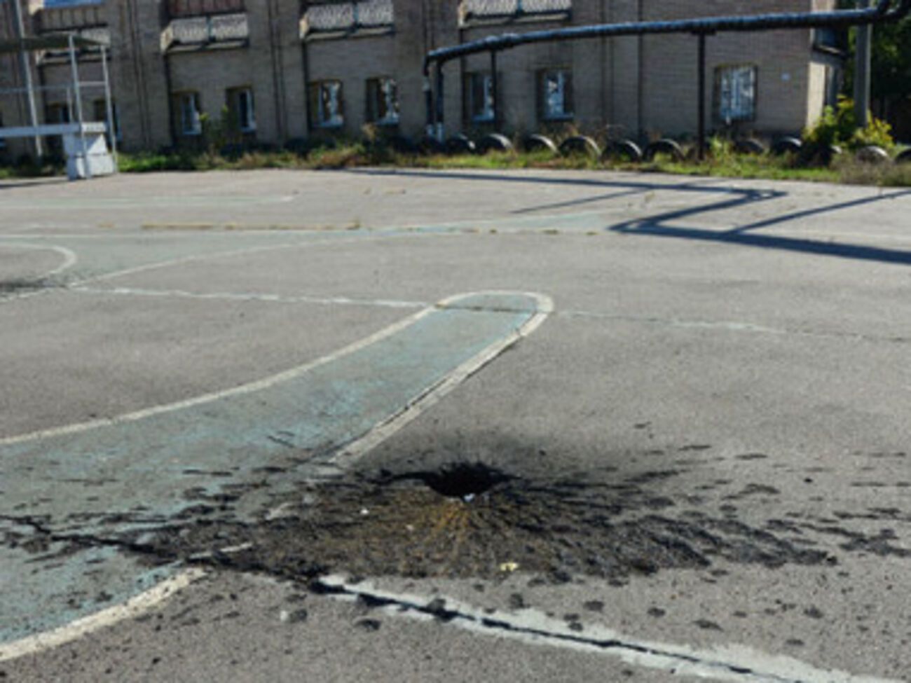 Сегодня в Донецке на школьном стадионе погибли двое детей