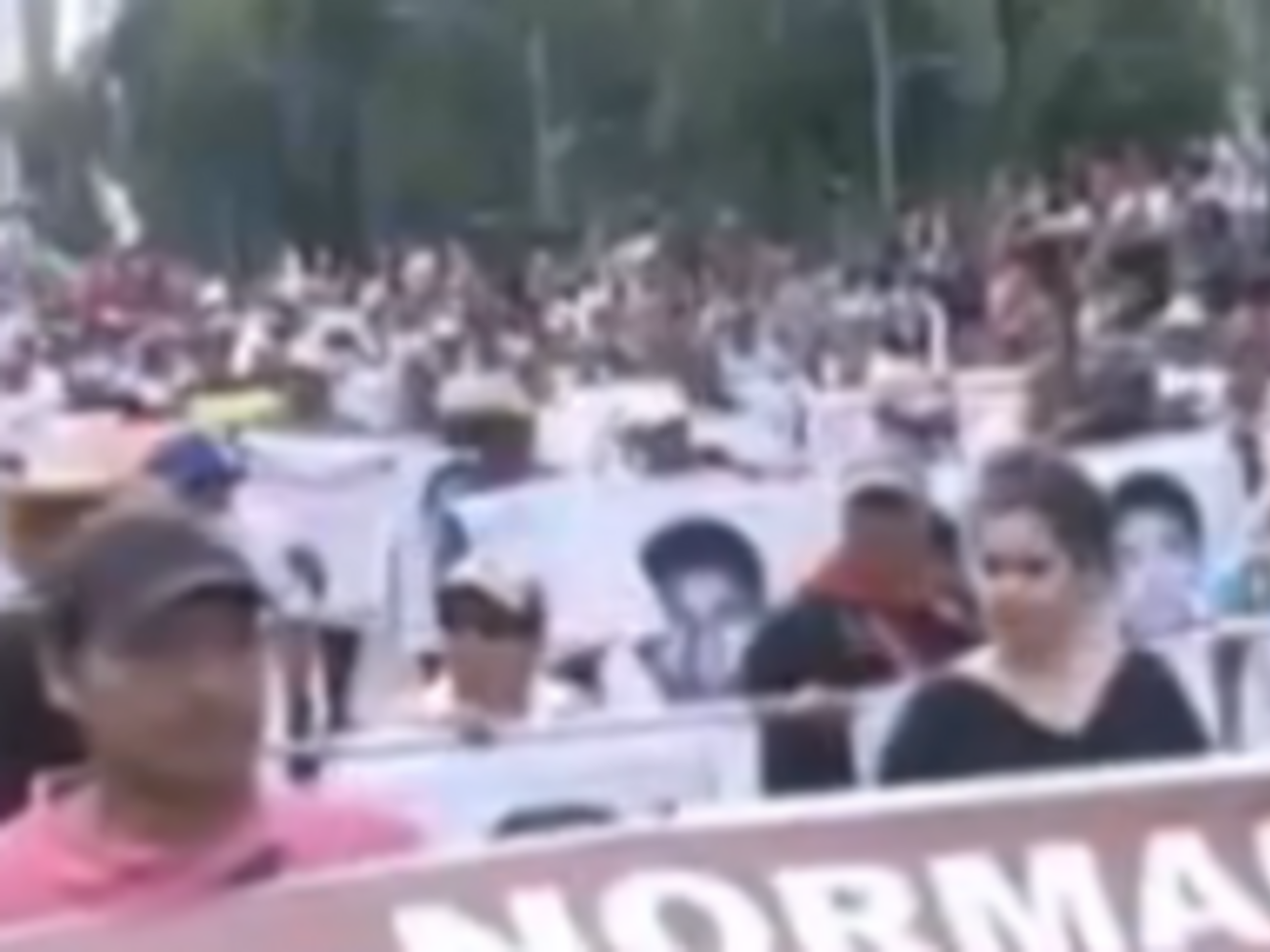 Это акция солидарности со студентами, пропавшими более месяца назад после участия в демонстрации