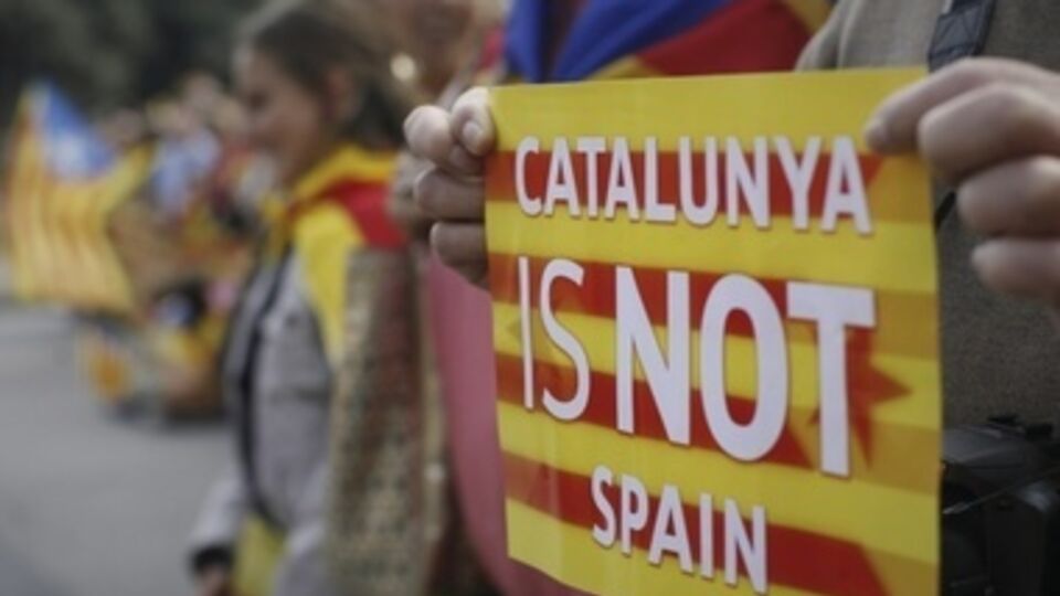 Каталонцев призывают поучаствовать в опросе на тему независимости