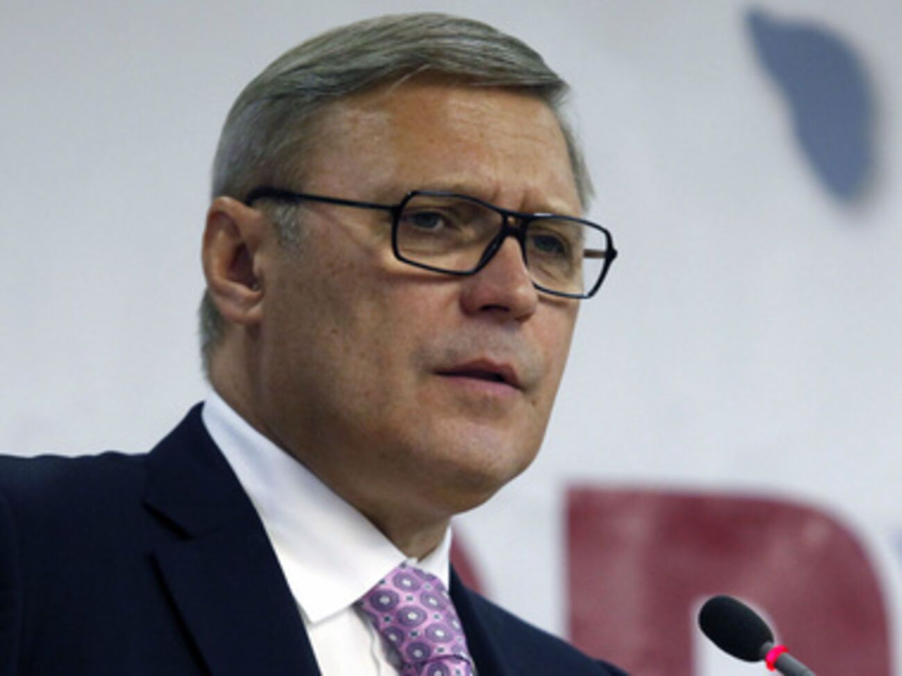 Путин будет беречь валютные резервы до последнего, считает Касьянов