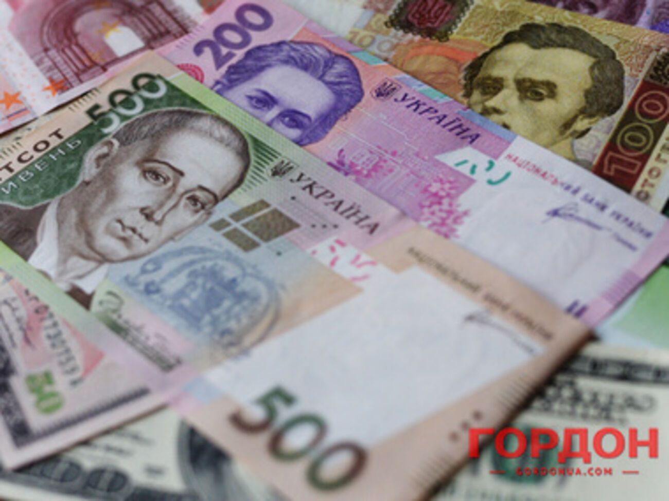 После изменений валютной политики НБУ гривна пошла вниз