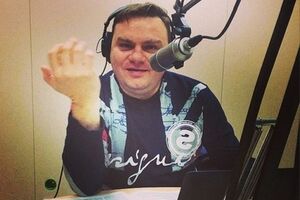 "Газпром-медиа" зявил, что Александр Плющев нарушил "все допустимые морально-этические нормы"