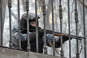 Сотрудник "Беркута" на Евромайдане в Киеве в январе 2014 года