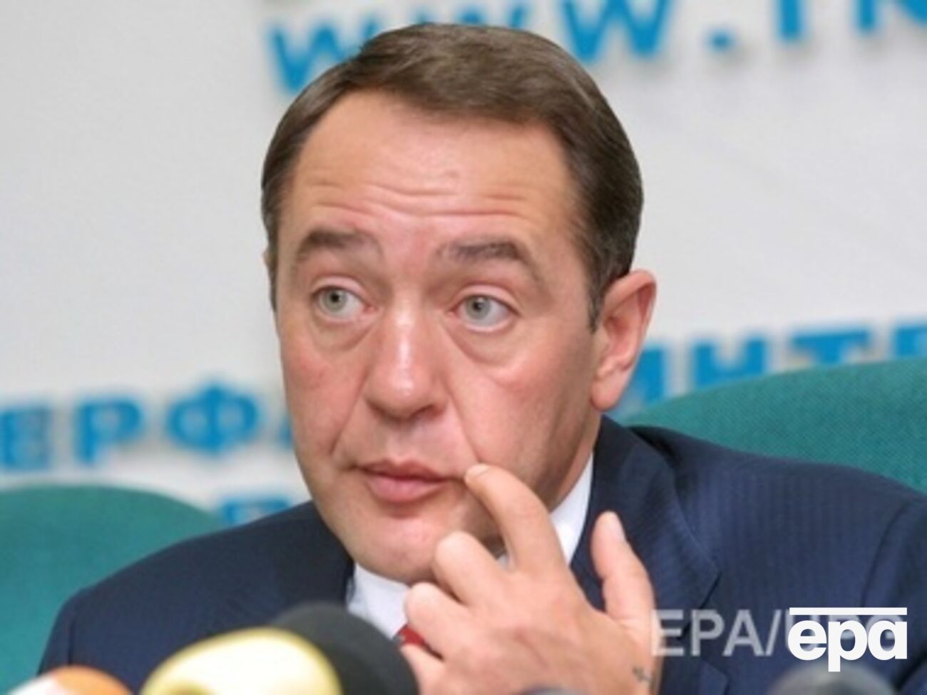 Михали Лесин заявил, что если руководство "Эха Москвы" не смирится с увольнением журналиста Александра Плющева, оно тоже будет отправлено в отставку