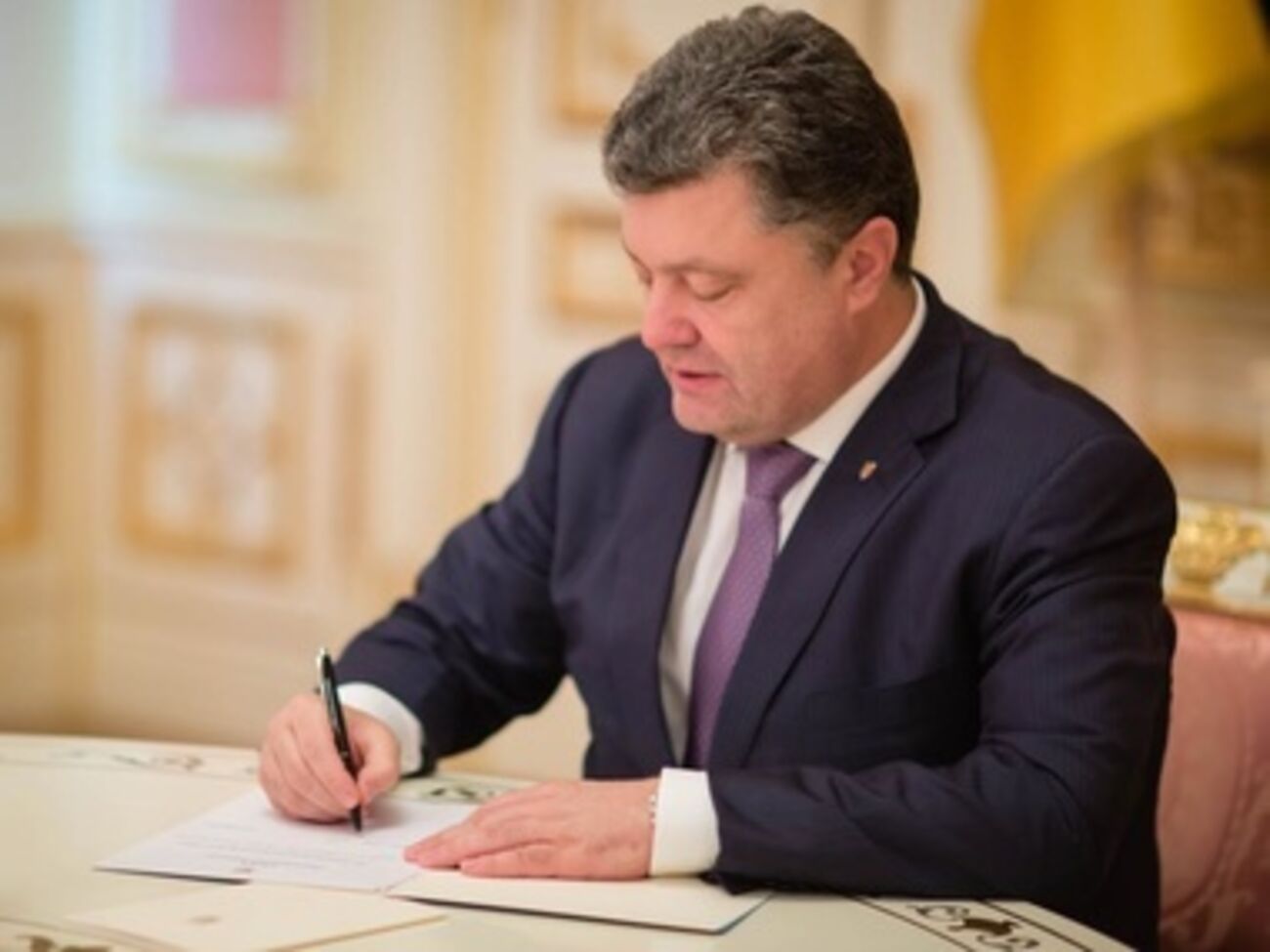 Петр Порошенко подписал указ, которым отменил ряд документов 2013 года