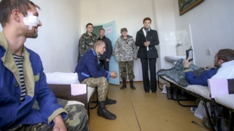 Марина Порошенко посетила два военных госпиталя в Запорожской области. Фоторепортаж