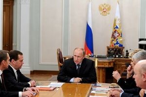 На заседании Совбеза присутствовали президент РФ Владимир Путин, премьер Дмитрия Медведев и руководители силового блока государства