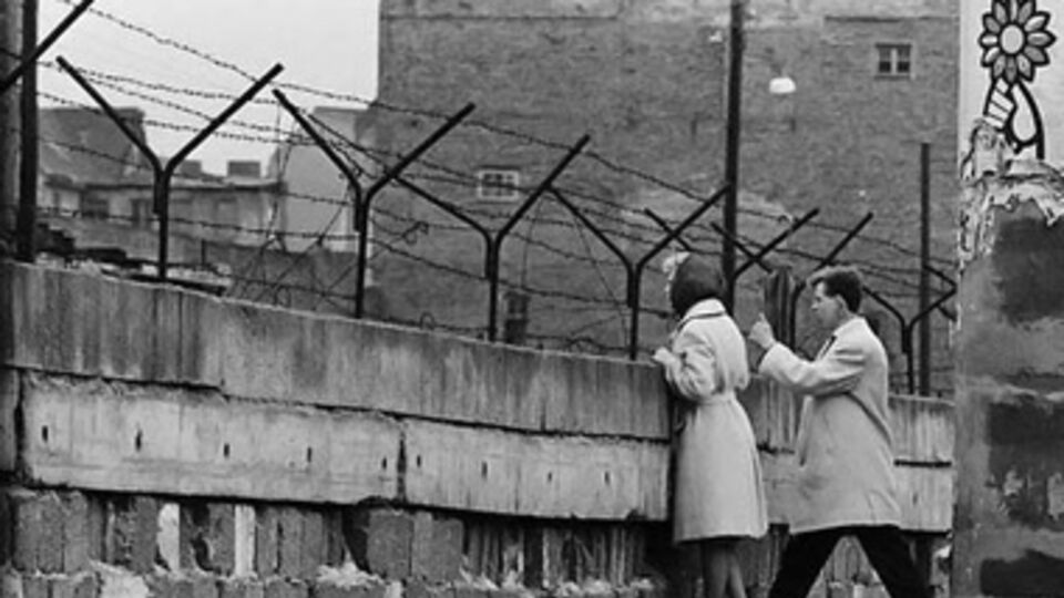 25 лет назад пала Берлинская стена