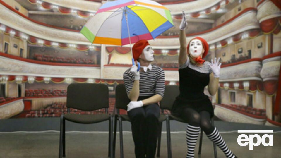 В Киеве на станции метро "Театральная" бюст Ленина заменили 3D-картиной. Фоторепортаж