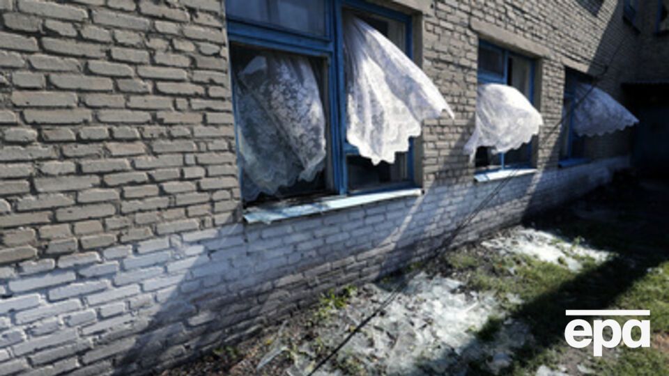 Снаряд упал возле школы