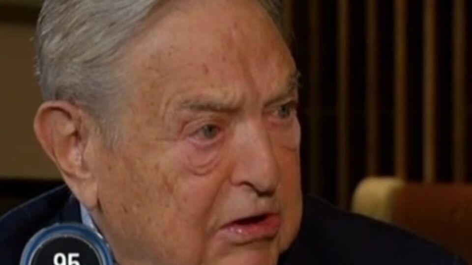 Джордж Сорос: Весной новая Украина не могла противостоять путинской России