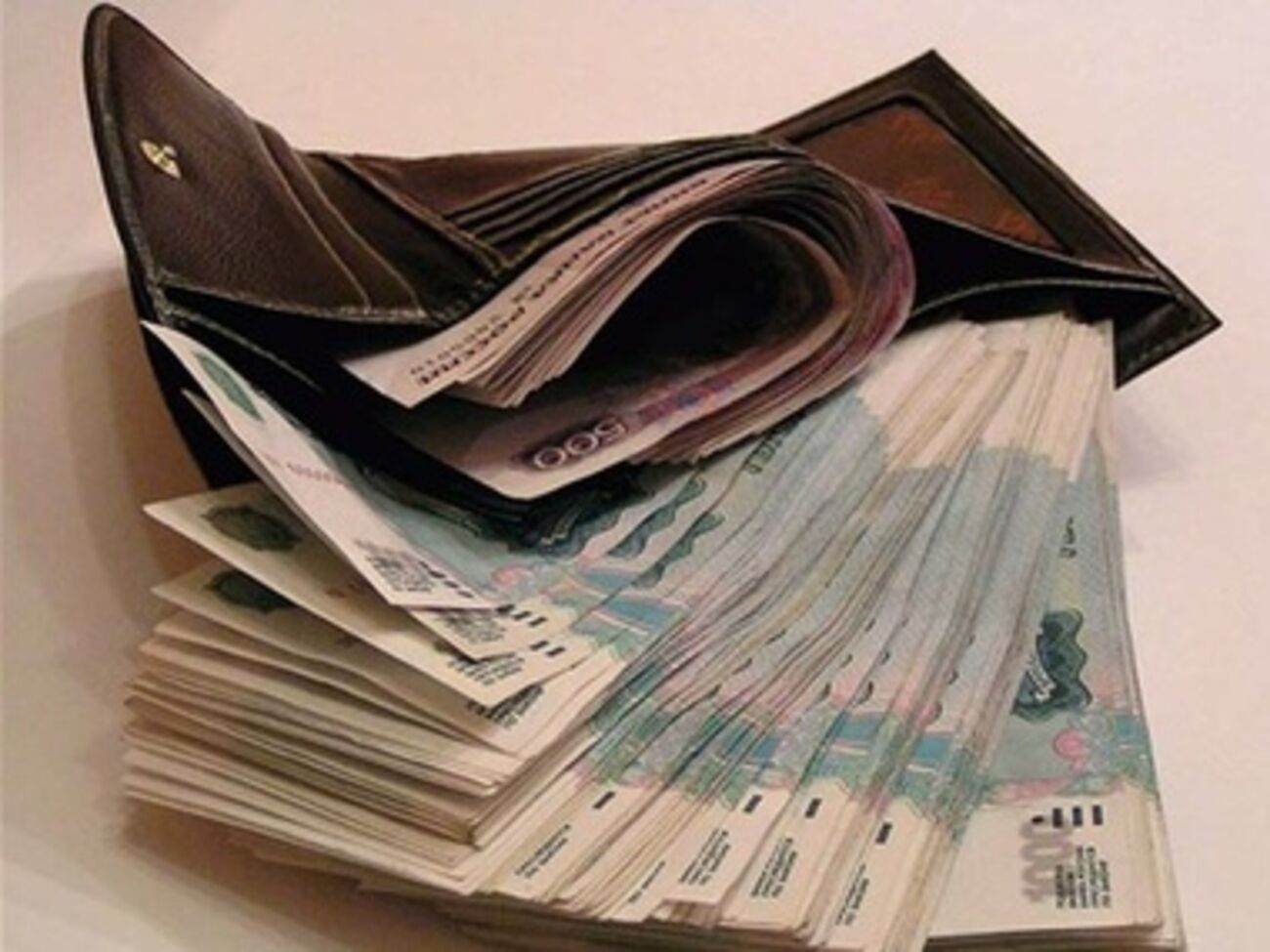 Физлица, проживающие на территории Украины, при условии письменного декларирования&nbsp;могут перемещать более &euro;10 тыс.