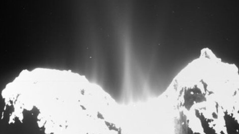 Астероид в глубоком космосе, на который ученые планируют посадить "Фили"