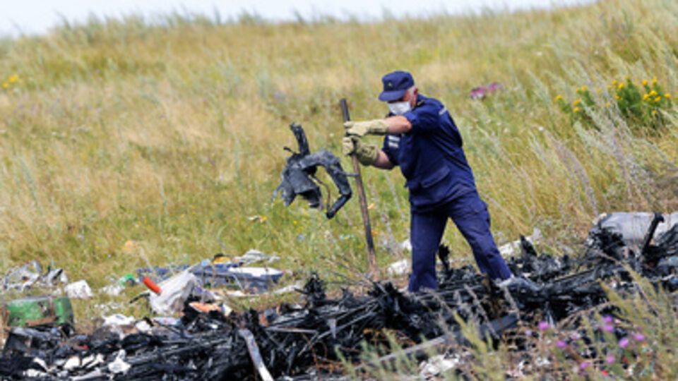 Продолжается расследование крушения самолета "Малайзийских авиалиний"