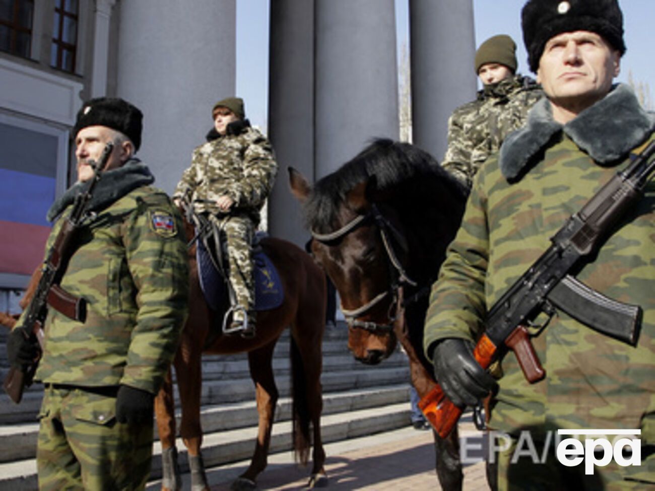 Боевики продолжают захватывать админздания