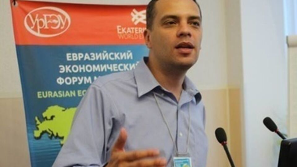 Милов считает закономерным падение курса российской валюты и пророчит спад российской экономики в следующем году