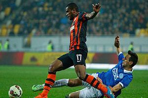 Один из острых моментов матча "Шахтер" --- "Днепр"