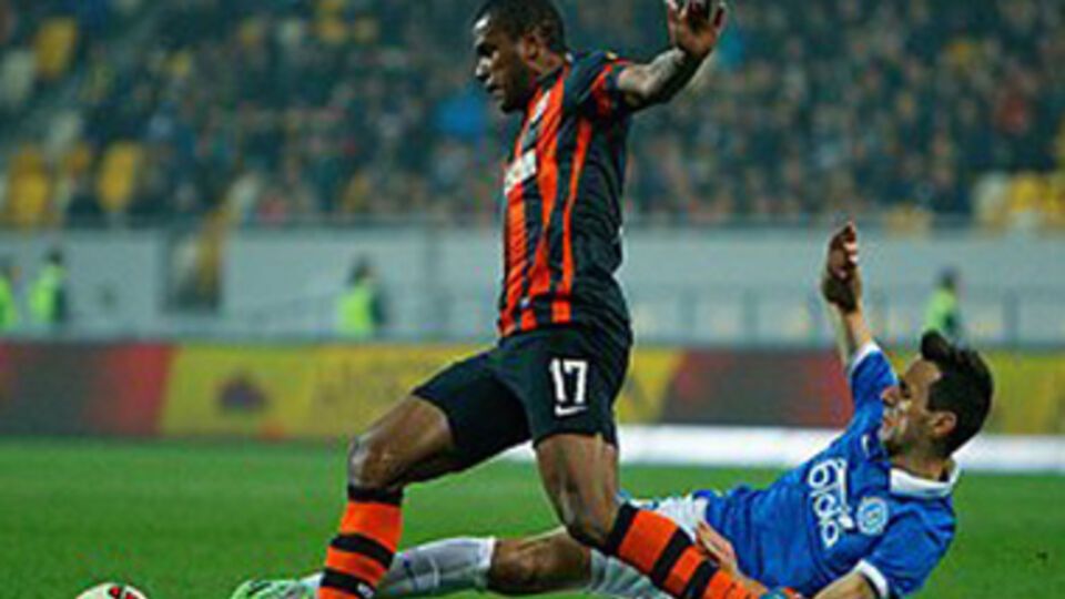 Один из острых моментов матча "Шахтер" --- "Днепр"