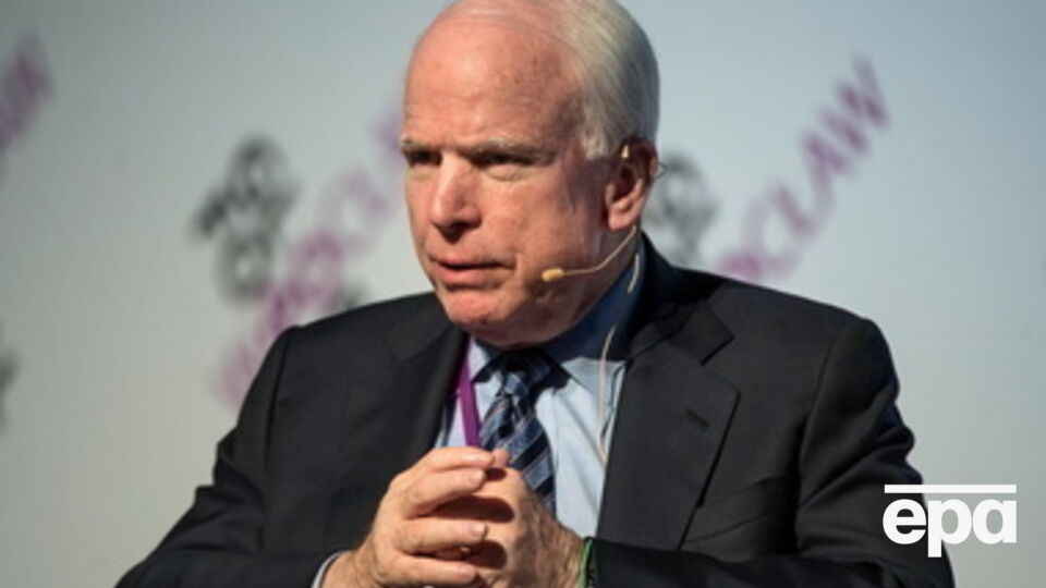 Маккейн: Мы должны также обеспечить наших украинских партнеров военными возможностями